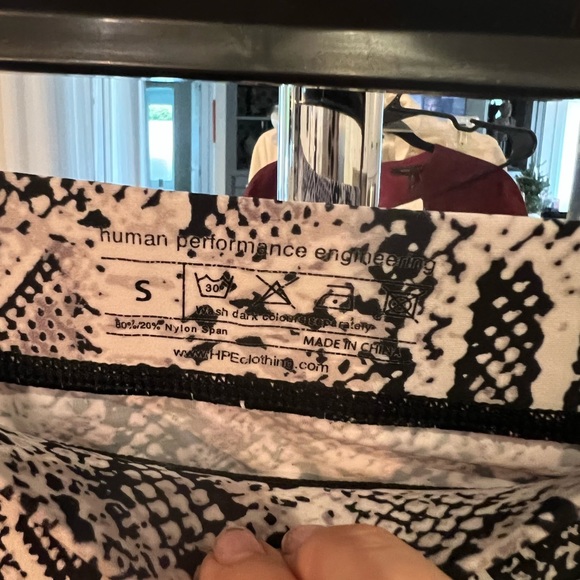 Yoga athletic pants in grey snake pattern XS Human Performance Engineering. - Picture 3 of 3